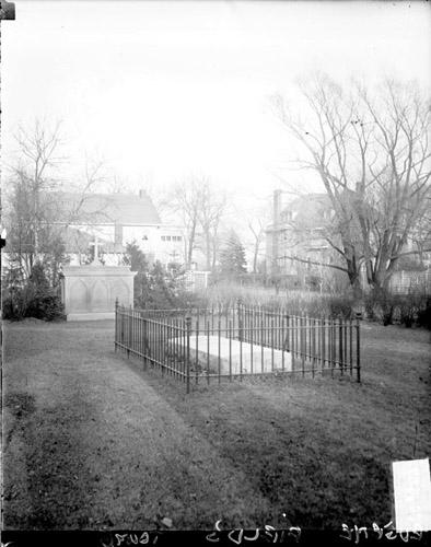 Ecc Tomb Of Poet Eugene Field Located At Holy Comforter Church