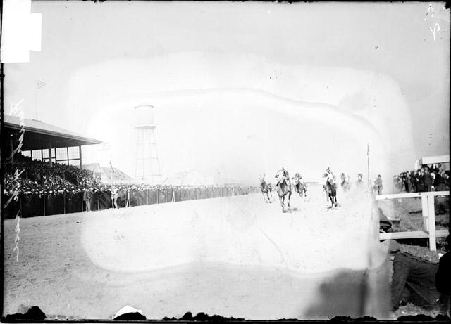 ECC | [Horse racing, Worth Race Track, finish of fourth race]