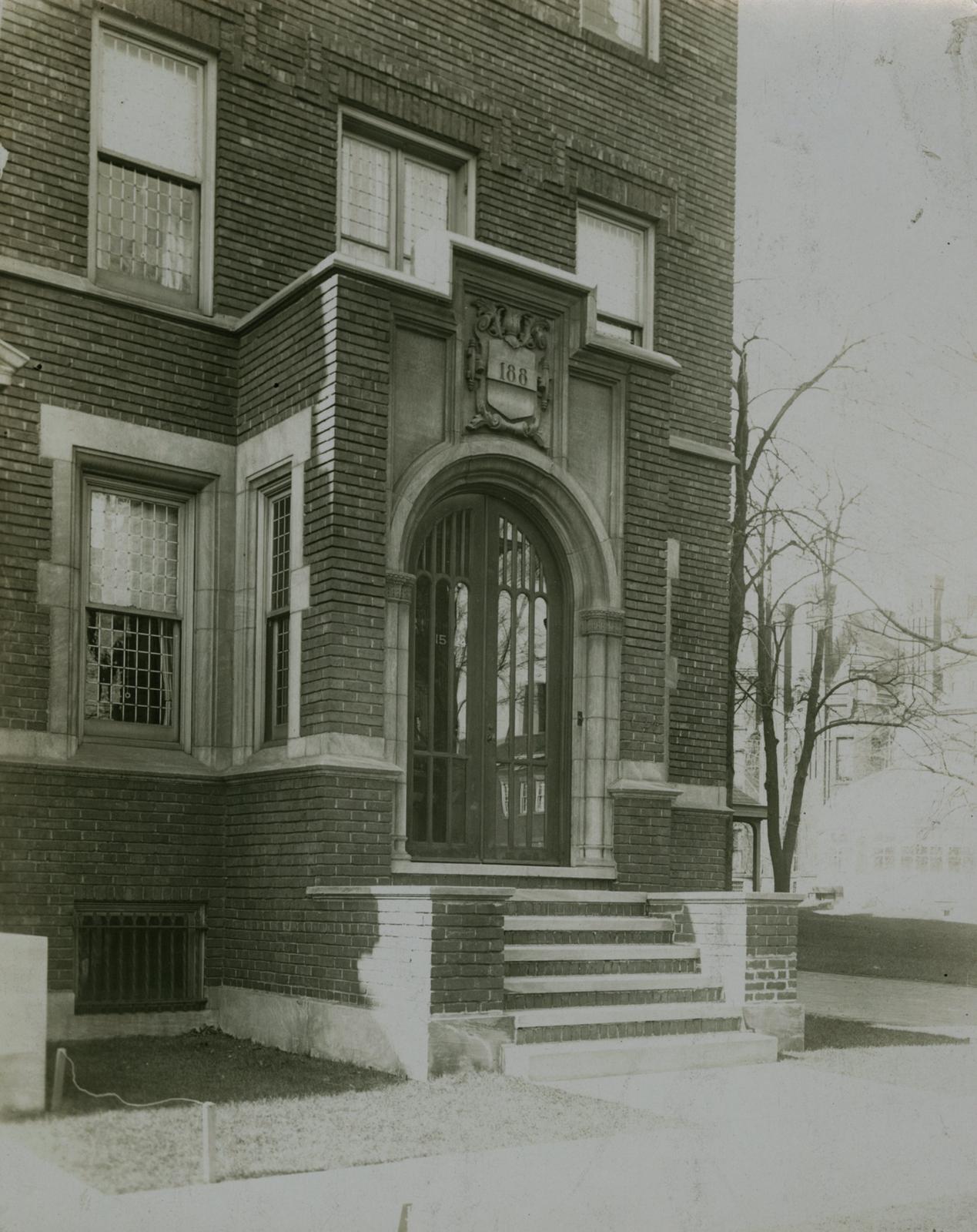 ECC Apartment building, 1524 Astor Street, Chicago, early 20th c